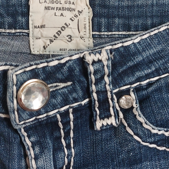 Shorts - Picture 3 of 10